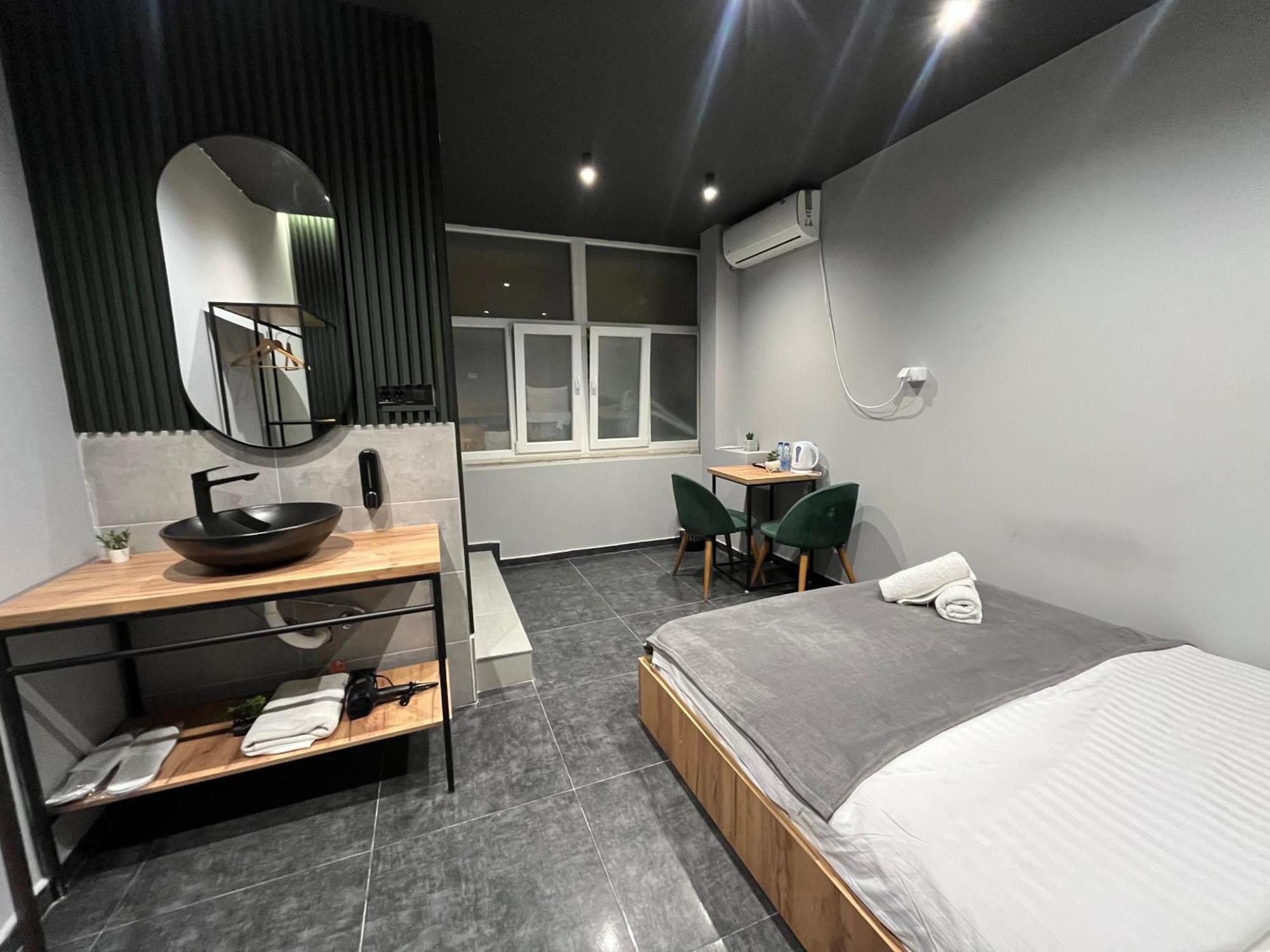 M - Square Private Rooms Skopje Zimmer foto